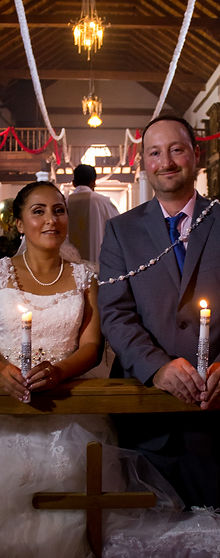 Peinado y maquillaje: Diana León