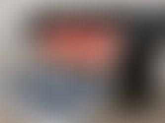 Adana’da geniş format yazıcı ile vinil branda baskı yapılırken ‘İNDİRİM’ yazılı afiş üretimi – Birmat Matbaa