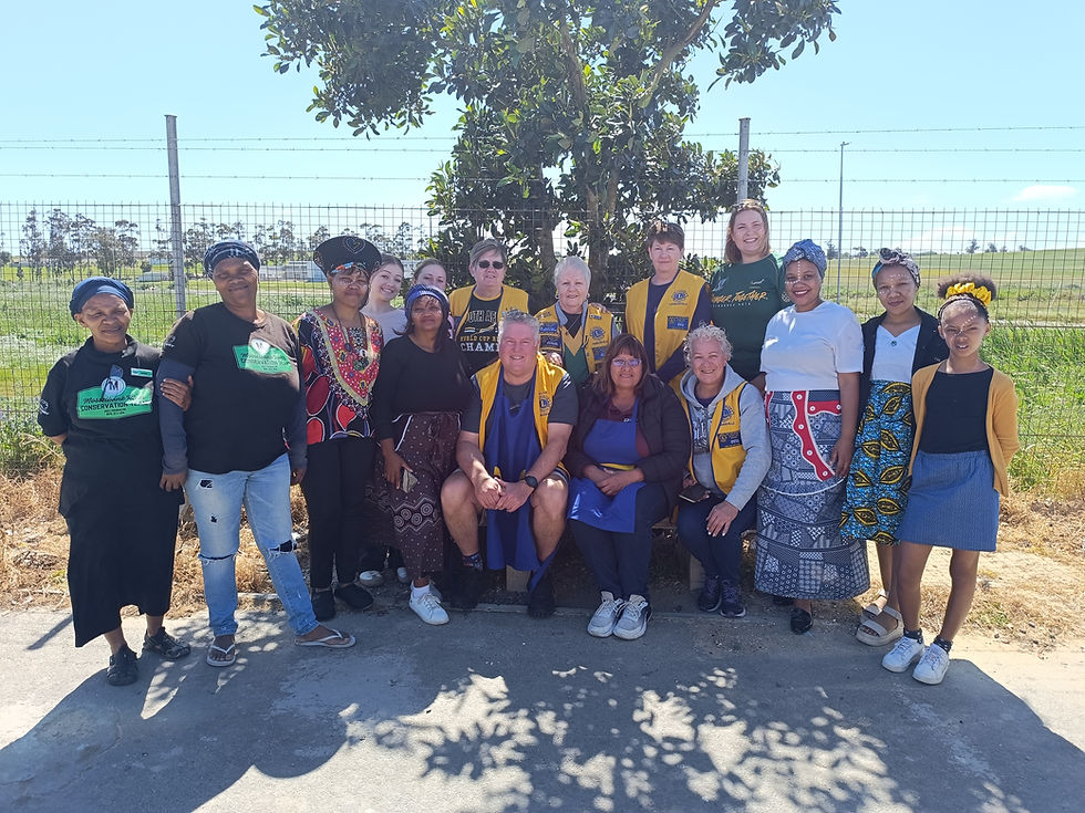 Members of the MRCT and Durbanville Lions Club