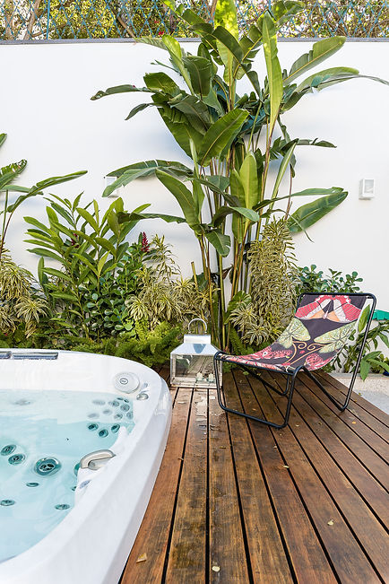 área externa com jacuzzi