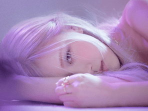 专辑鉴赏 | Rosé 《R》 独特美声唱出活在当下的重要