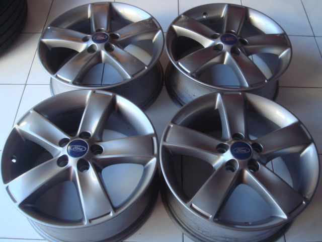17 Ford 395€