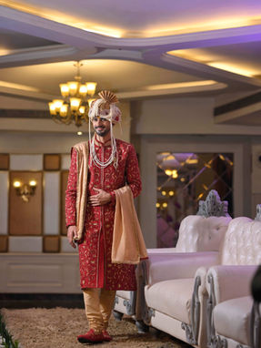 Maroon zardosi embroidered silk sherwani for groom with gold stole, safa, and mojdi – Indian wedding outfit by YoggitHC.