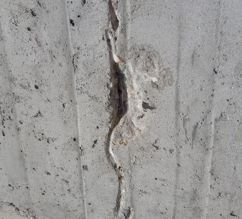 scheur met vochtproblemen