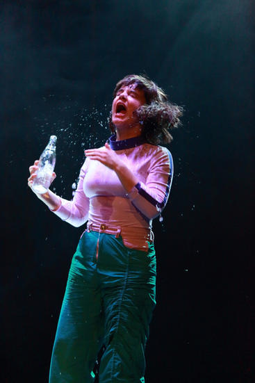 R.I.P. Refrain
LABANDE DORDUR
PREMIERE:  14. JANUAR 2022
THEATER DER STADT AALEN
​
​
REGIE, MUSIK, PERFORMANCE: LaBande Dordur (Anaïs-Durand-Mauptit und Lucie Dordoigne)
​
AUSSTATTUNG:  Hilke Fomferra
​
DRAMATURGIE: Sarah Charlotte Becker
TONGESTALTUNG: Nicolas Richez
CO-KOMPOSITION: Jakob Fischer

FOTOS: Peter Schlipf
