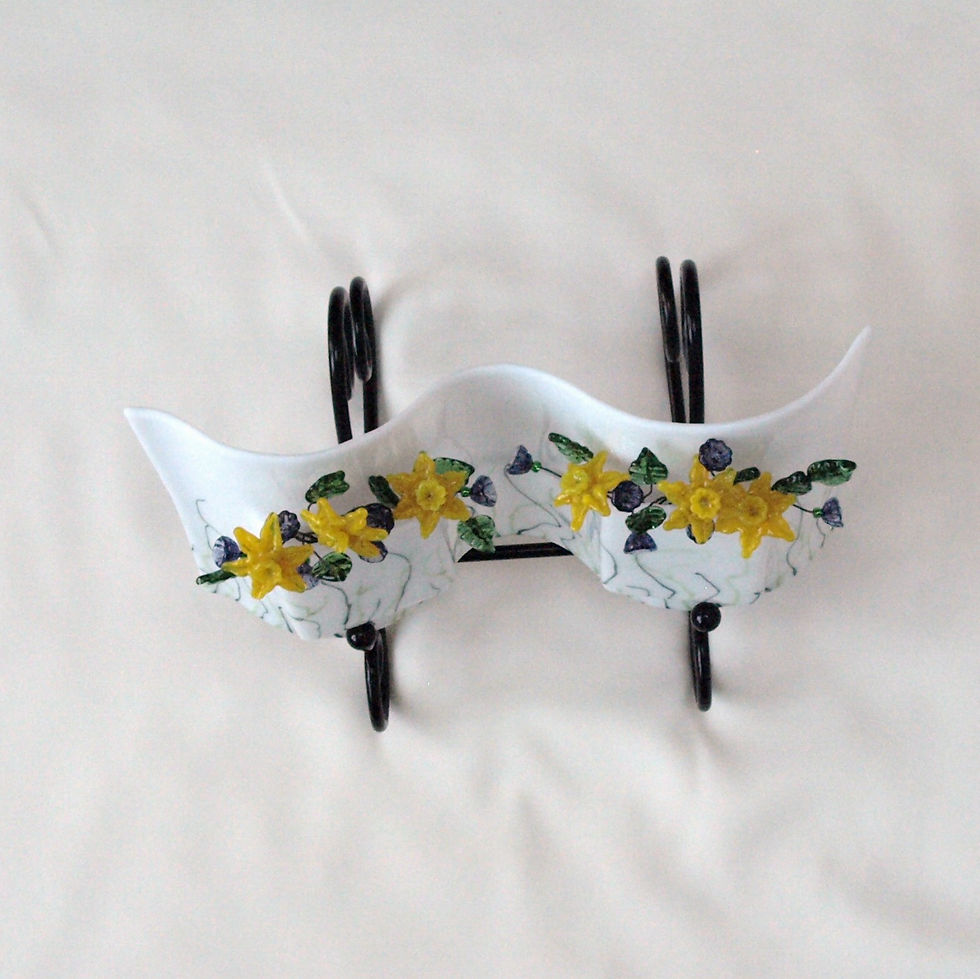 Thumbnail: Wavy Vase with Glass Daffodils