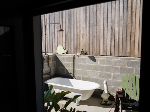 Stargaze from Leilas bath & feel the beauty of this beautiful part of the world. Leilas outdoor bath and shower.