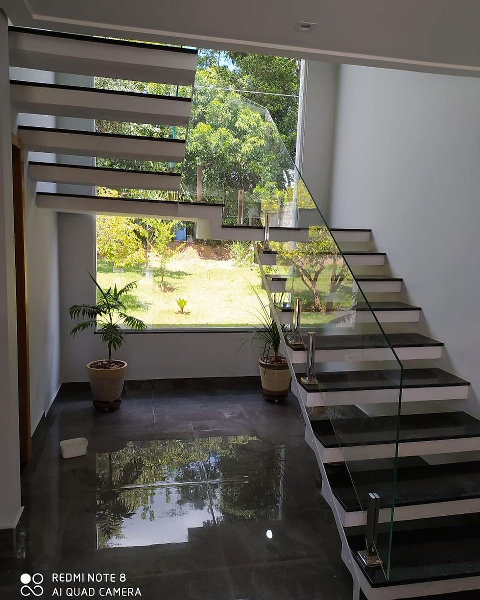 Na Vidros Cristal Sorocaba, oferecemos instalação de vidros temperados, box de vidro e acrílico, esp