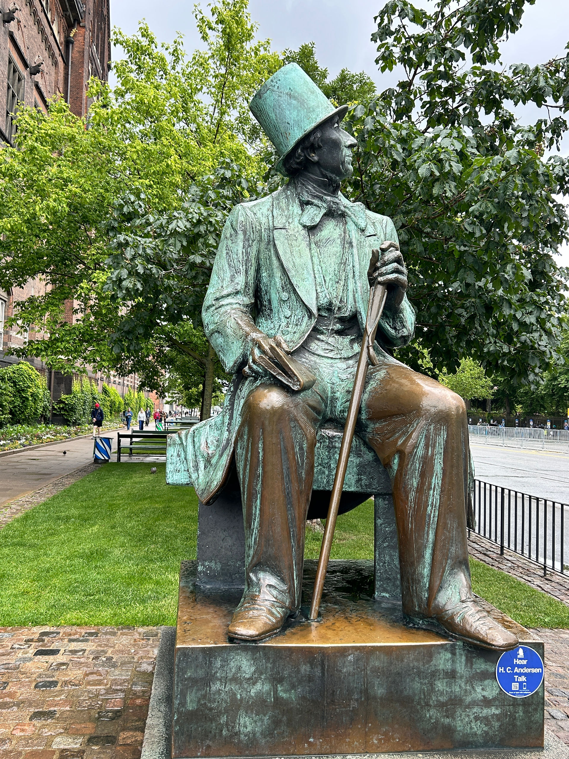 Statue de Hans Christian Andersen à Copenhague devant le théâtre Tivoli