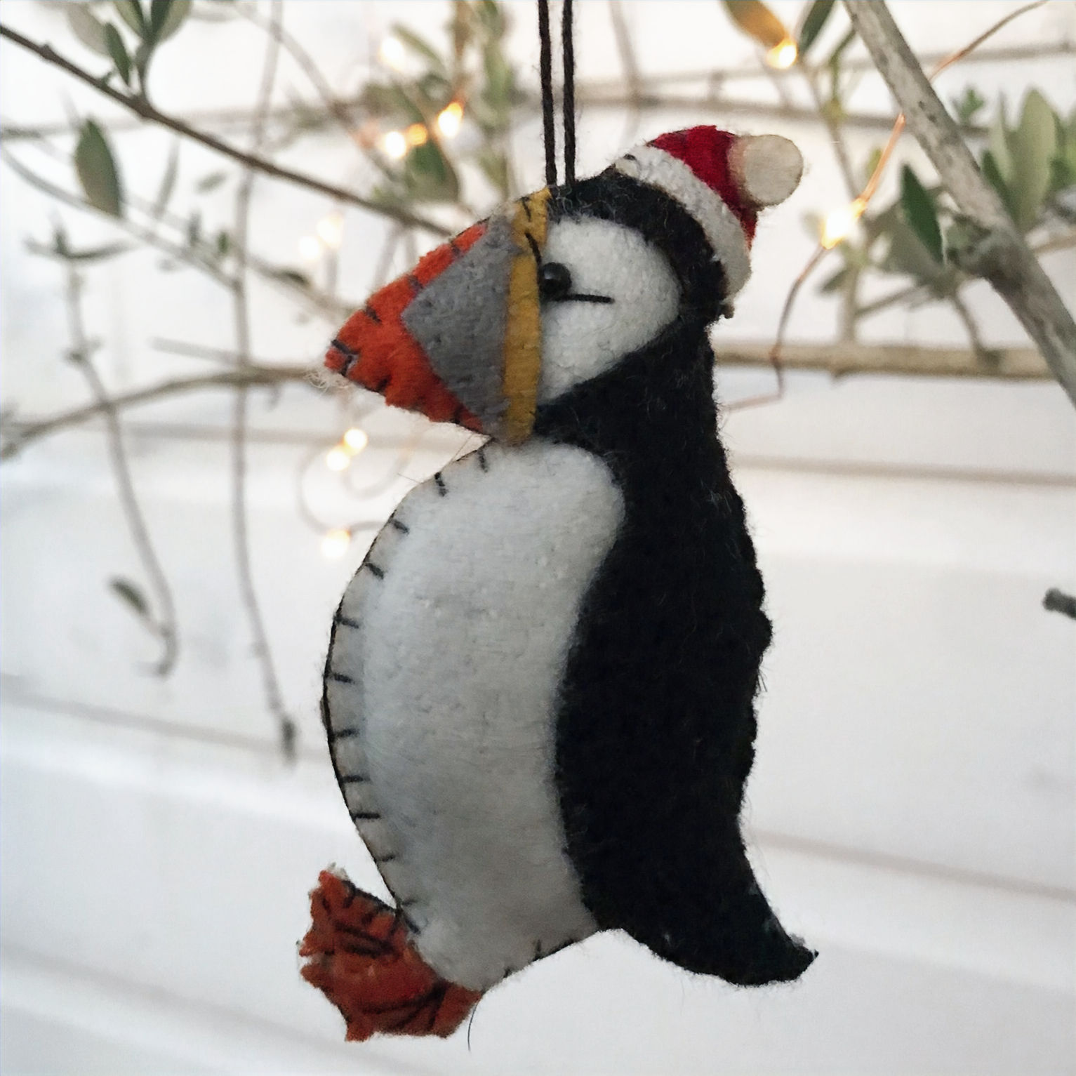 FELT PUFFIN IN CHRISTMAS HAT DECORATION