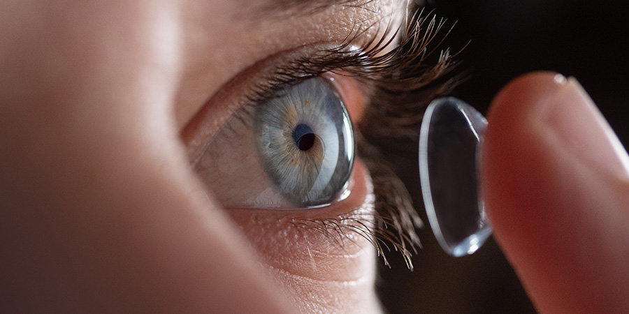 Contact-lens-insertion.jpeg