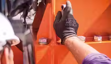 warehouse-ppe-gloves-protection.1.3.avif