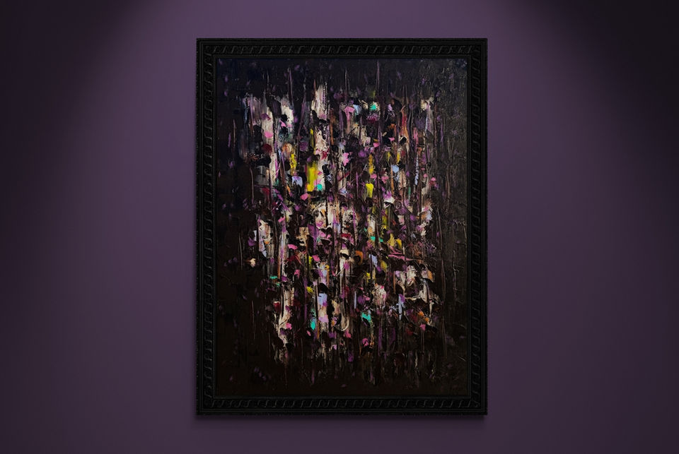 NUM – 092 marque l'instant de Saturation où la matière ordonnée atteint son point de non-retour. La « Règle du Fond » est exécutée à son paroxysme : le champ est une densité de noir profond, une tentative désespérée d'endiguer toute lueur et d'imposer le silence absolu.
Mais la matière se révolte contre sa propre discipline. Au lieu d'une ligne ou d'une braise, c'est une multitude d'éclats qui se manifeste. Les violets, les jaunes et les éclairs cyan sont les fragments de l'âme, les myriades de la vie et des émotions qui ne peuvent être réduites à l'ordre. La toile est le théâtre d'une explosion intérieure.
L'œuvre est la preuve que le noir le plus profond est le réceptacle de l'Univers tout entier. Il est la membrane qui, sous la pression maximale de la densité vitale, est vouée à la rupture.
NUM – 092 est la victoire de la fragmentation sur le silence. C'est la beauté absolue de l'instant où l'âme s'échappe en mille éclats, prouvant que la lumière est plus dense et plus rayonnante que l'ombre.
Damien Berrard