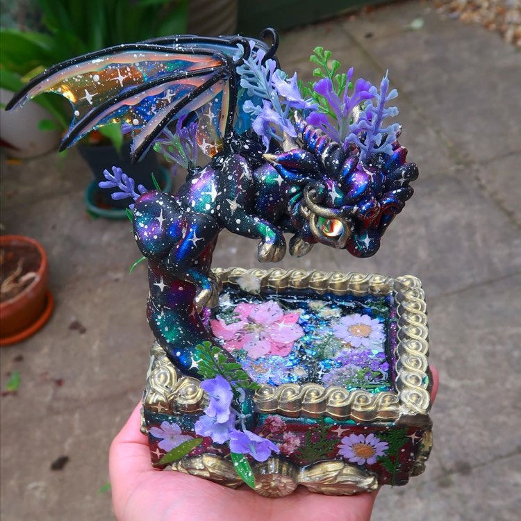 Thumbnail: Violetta - The Floral Star Bath Dragon - Polymerclay OOAK Sculpture