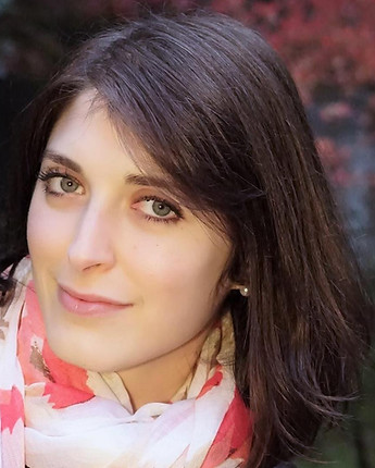Suzanne Headshot 2021.jpg