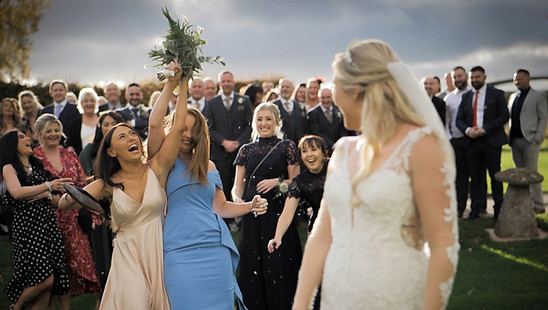 wedding-photography-bouquet-throw-aldwick-estate