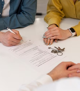 imgi_26_male-real-estate-agent-doing-business-showing-house-potential-buying-couple_23-215