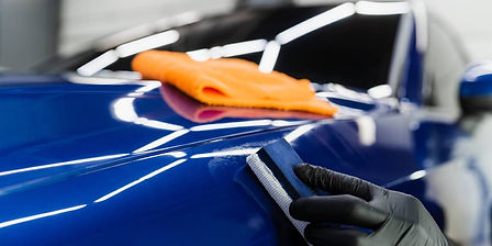 process-of-applying-ceramic-protective-coat-on-body-car-using-sponge-in-detailing-auto-ser