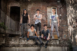 Portada del sencillo "IRREMPLAZABLE"