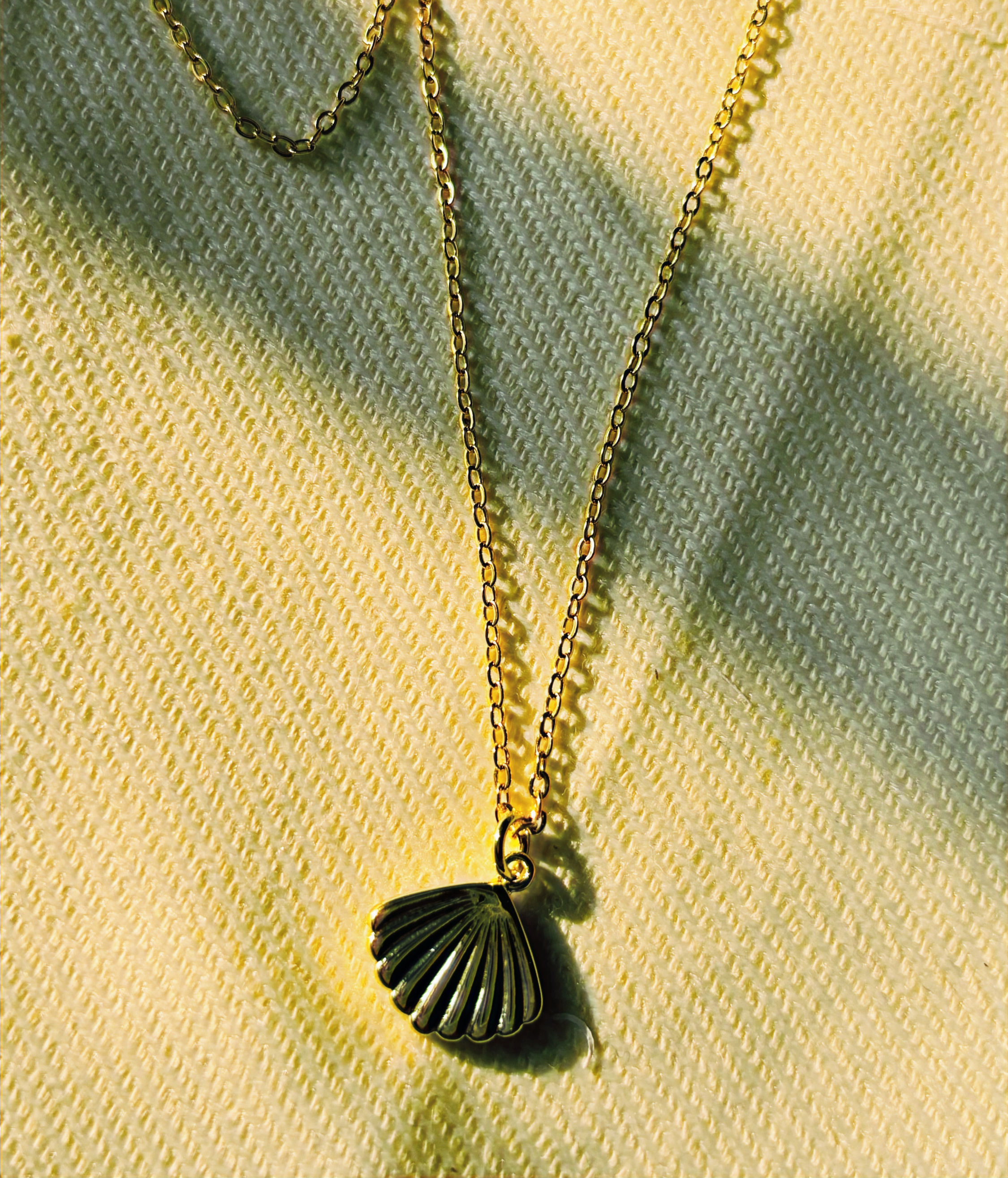 Gold-Plated Shell Shape Pendant Necklace
