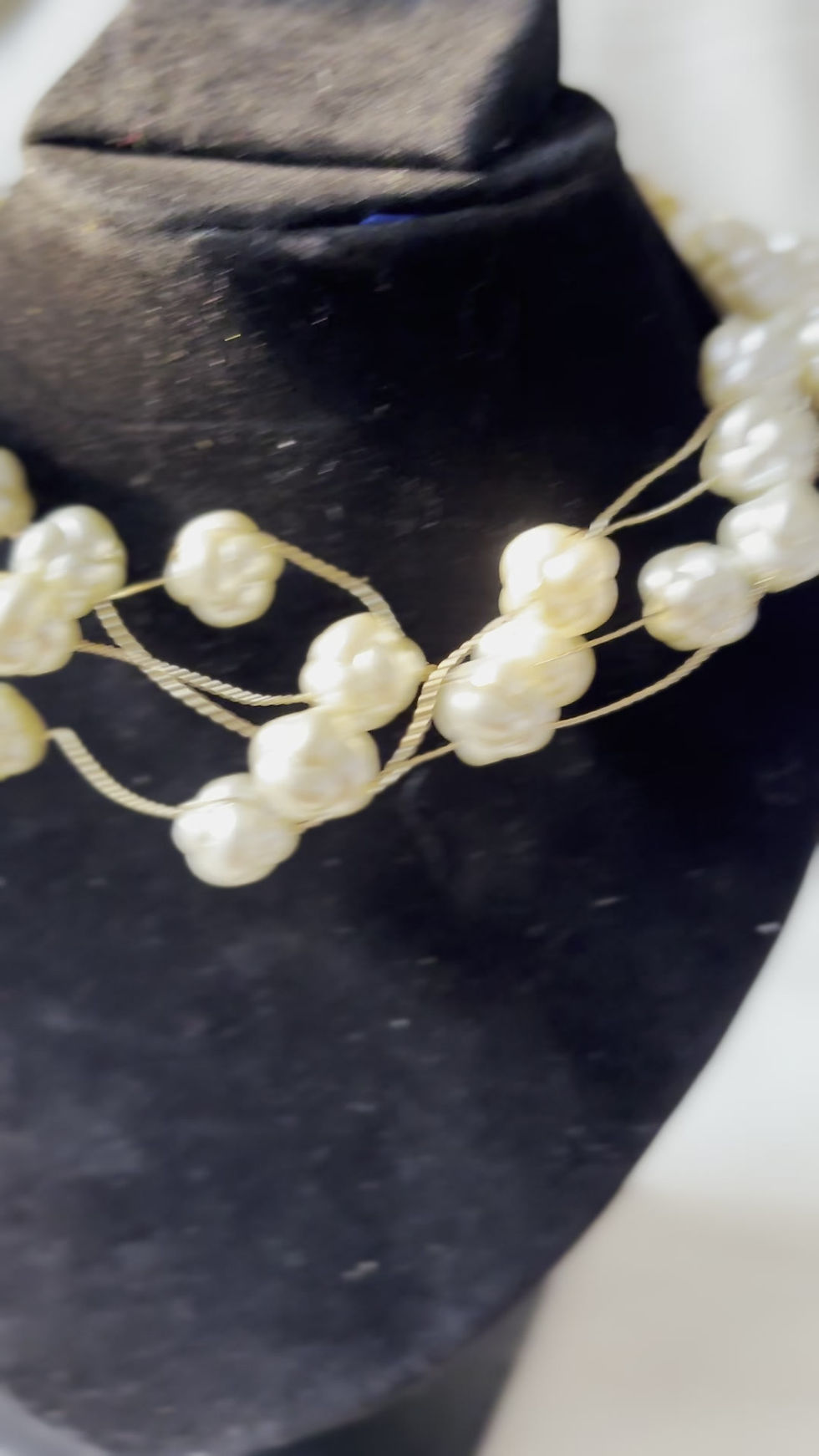 Thumbnail: Popcorn Pearls Intertwined Necklace