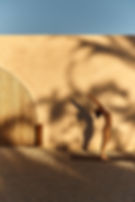 Femme faisant du yoga