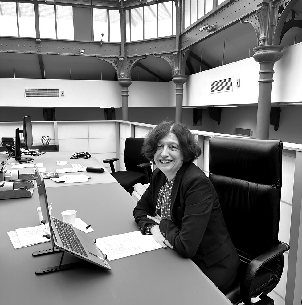 Maître Agnès Laget dans les bureaux d'AVOCAP