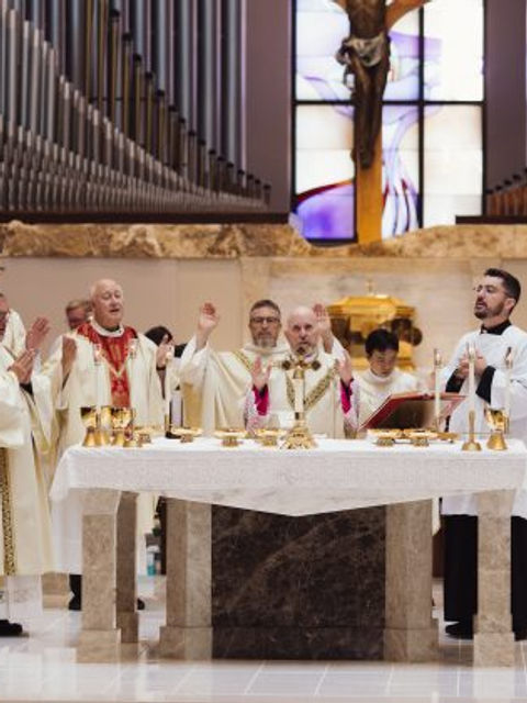"Este altar representa el sacrificio de Cristo", dijo el arzobispo en su homilía.