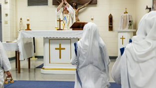 “Cristo está en ellas”: Misioneras de la Caridad viven el legado de la Madre Teresa en las calles de Denver