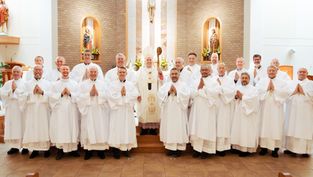 “El mundo los necesita”: Arzobispo Samuel Aquila ordena a 21 diáconos permanentes