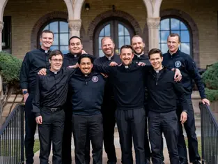 Cientos de jóvenes de Denver son nominados al sacerdocio en la campaña “Llamados por su nombre”