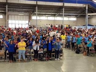 «Una bendición familiar»: Casi 700 personas reavivaron dones y carismas en congreso carismático