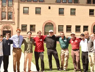 «Muchachos normales siguiendo el llamado de Dios»: Cerca de 100 hombres disciernen el sacerdocio en Denver