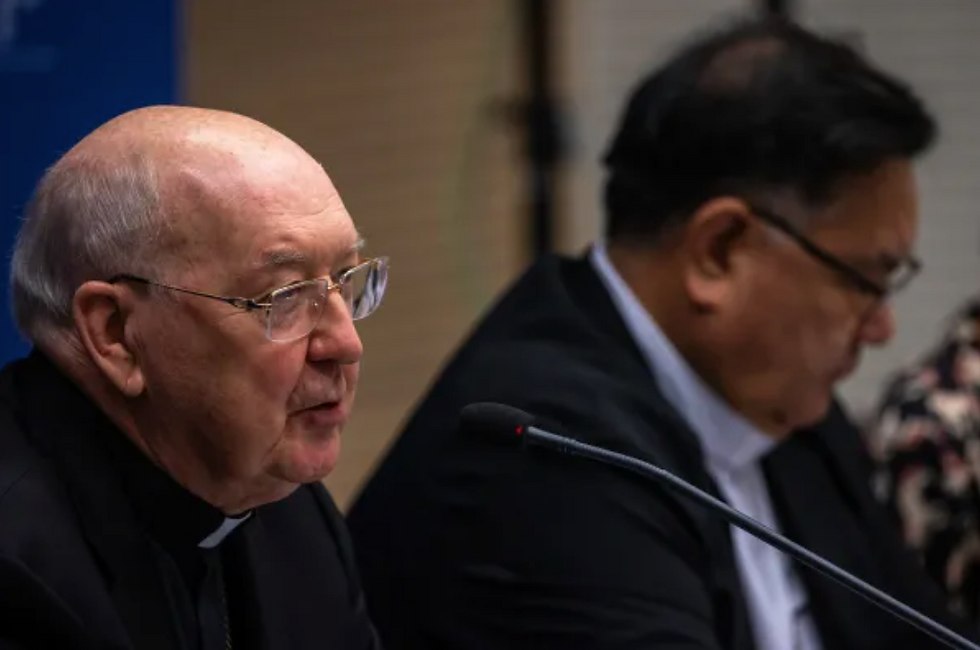 El cardenal Kevin Farrell durante la rueda de prensa de esta mañana en Roma. Crédito: Daniel Ibáñez/ EWTN News