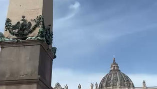 VIDEO | Feligrés local presente cuando sonaron las campanas en Roma, anunciando la muerte del papa Francisco