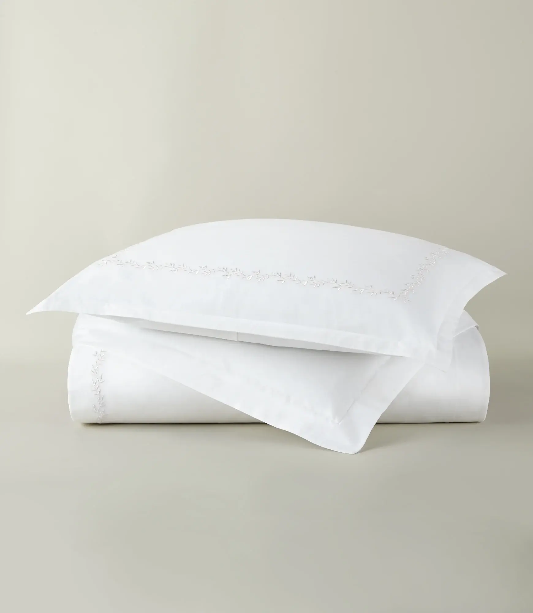 White Ivy Classic Embroidered Duvet Set