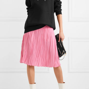 Incorporating A Sweatshirt Into Your Everyday Look