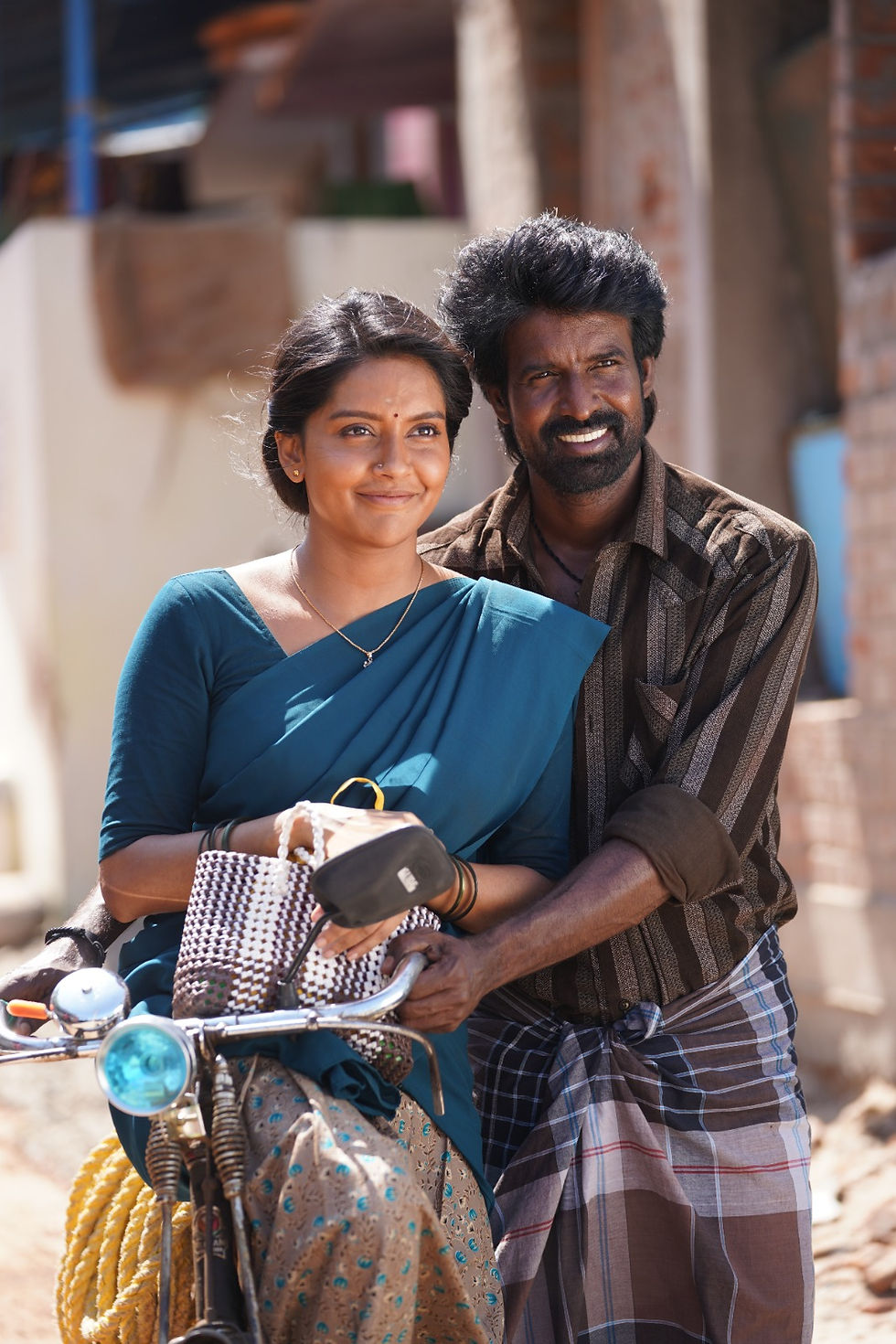 உசுரே நீதான் புள்ள..Mandaadi படத்தின் மனதை வருடும் காதல் பாடல் வெளியானது