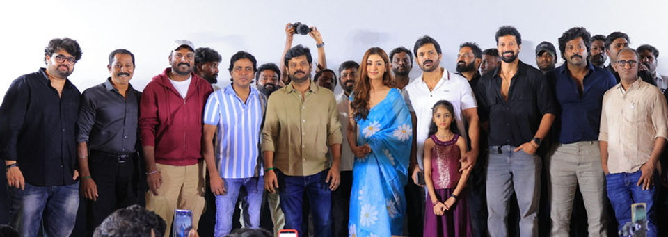'லீடர்' படத்தின் டீசர் வெளியீட்டு கொண்டாட்டம்: லெஜெண்ட் சரவணனின் அதிரடி நடிப்புக்கு ஆரவார வரவேற்பு