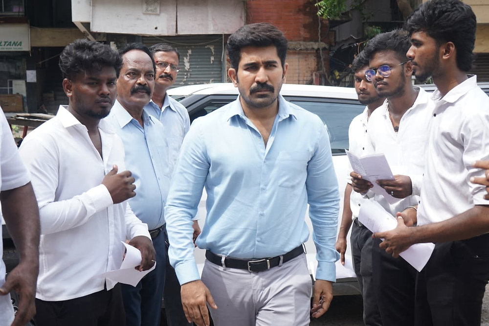 'சக்தித் திருமகன்’ - விமர்சனம்