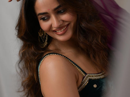 "ஜிவி பிரகாஷ் சாருடன் இதற்கு முன்பு கலர்ஃபுல்லான மியூசிக் வீடியோ ஒன்றில் பணிபுரிந்திருக்கிறேன்-நடிகை தேஜூ அஸ்வினி!