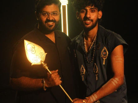 “காக்கும் வடிவேல்” ஒரு புதிய இசை மைல்கல்லைப் பதிவு செய்கிறது