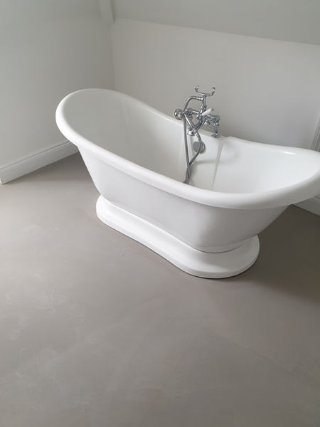 Close up of latex flooring near a bathtub