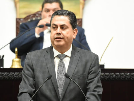 DIPUTADOS DEL PT Y MORENA PRESENTAN INICIATIVA SOBRE PARIDAD DE GÉNERO.
DIP. OSIRIS LEINES