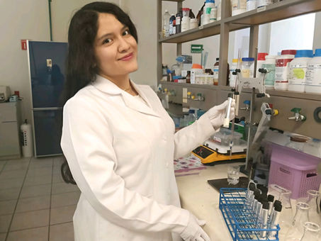 Estudian en la UAEH el lirio acuático como sustrato para cultivar setas