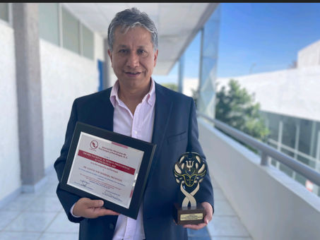 Recibe investigador Garza Premio Nacional por su aporte a la psicología