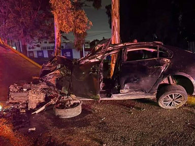 Dos jóvenes sobreviven a accidente vehicular en Pachuca