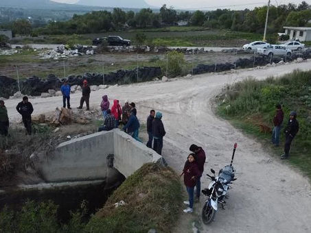 Localización de cuerpo en canal de agua en Tezontepec de Aldama