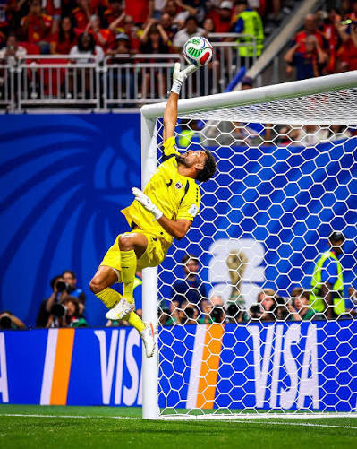 The Vision Behind the Goal: How Optometry Impacts World Cup Players Like Vozinha and Soccer Legends