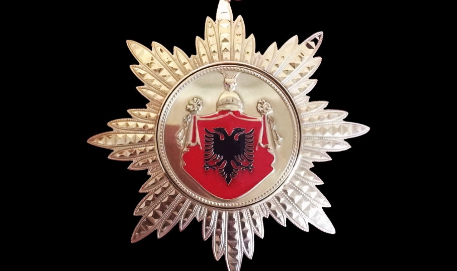 Dekorata_e_Flamurit.jpg